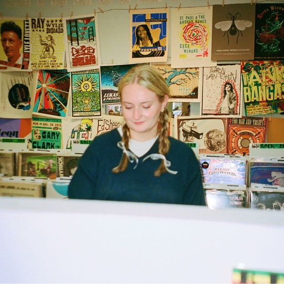 Meet your Posher, Claire - Picture 2 of 4